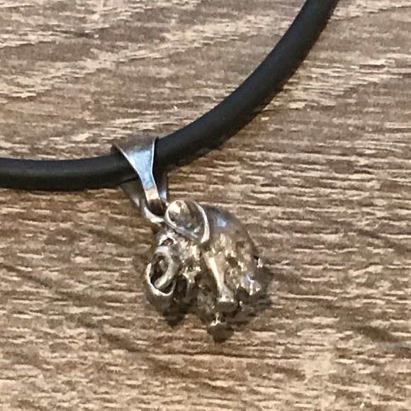 Sterling Silver Elephant Pendant Rubber Cord Necklace 16 1/2" Long - Picture 5 of 8